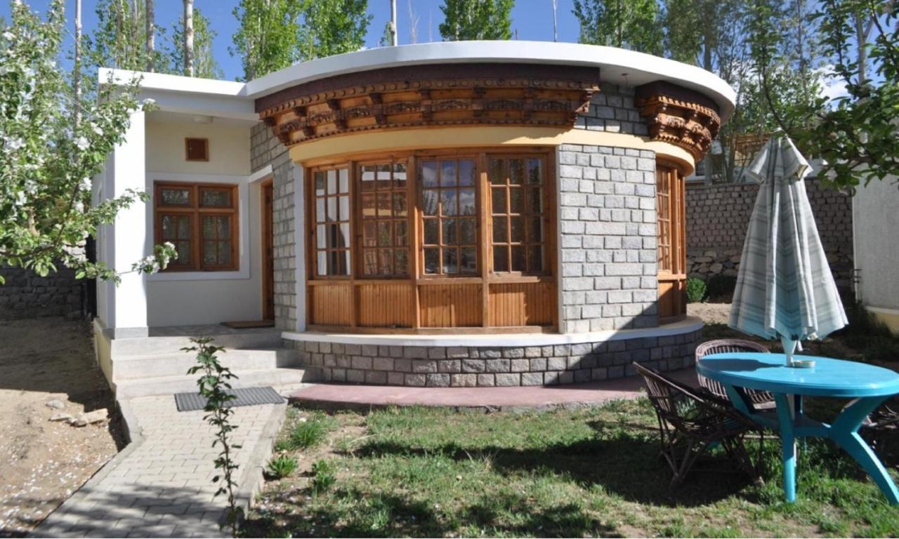 Royal Heritage Resort Лех Екстериор снимка